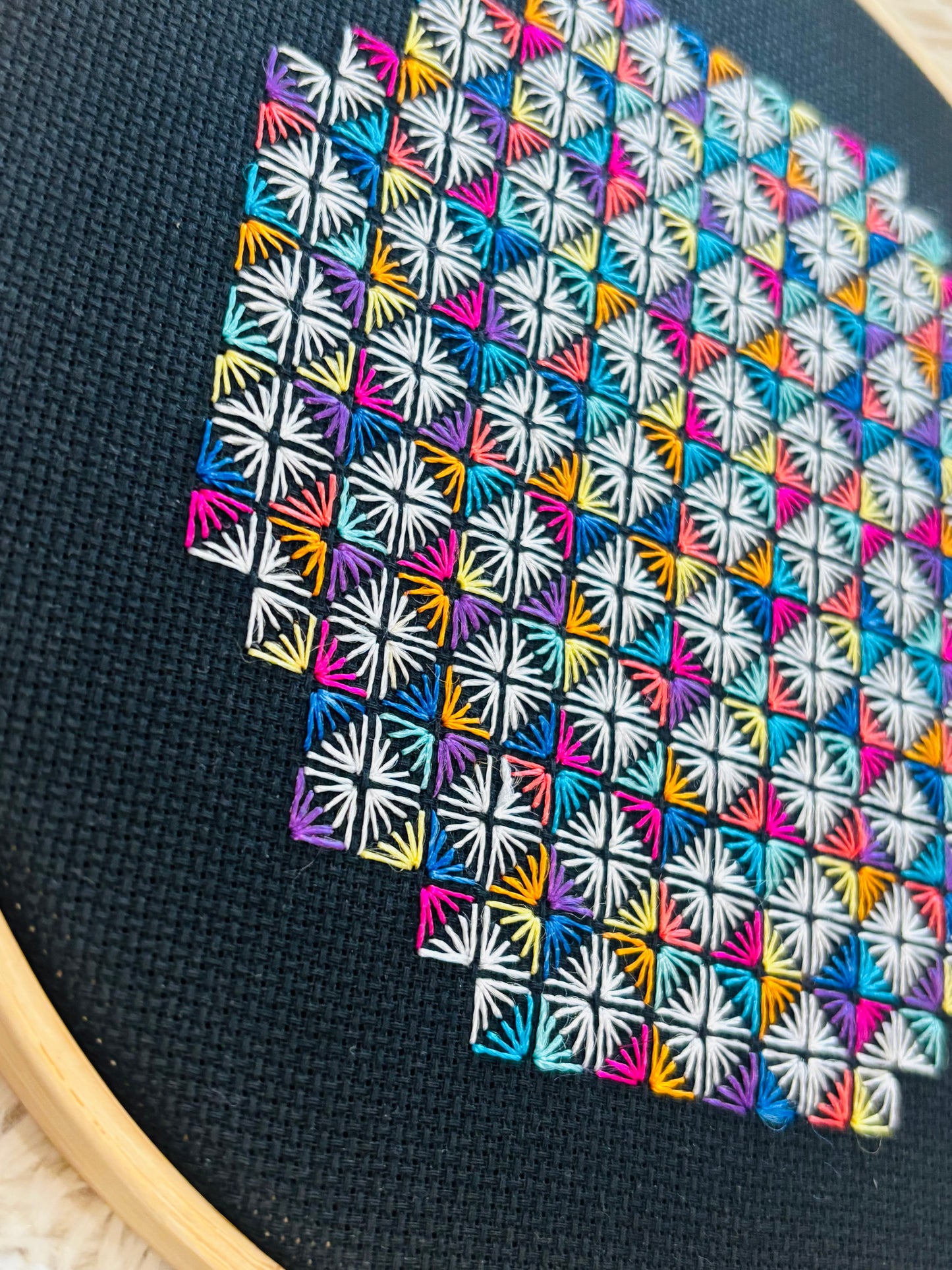 DIAMOND SQUARES : RAINBOW ON BLACK