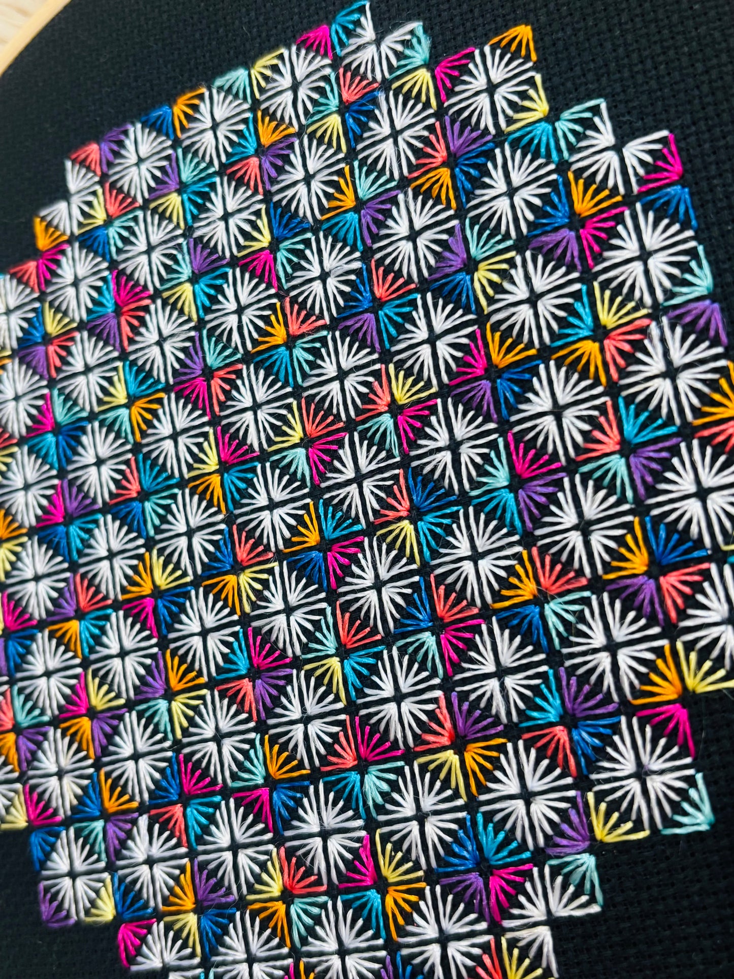 DIAMOND SQUARES : RAINBOW ON BLACK